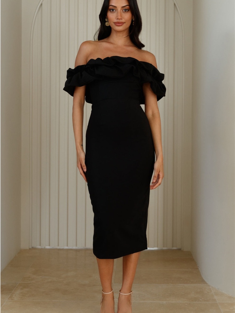 Off-Shoulder Ruffle Midi Dress in Black size 6/M
